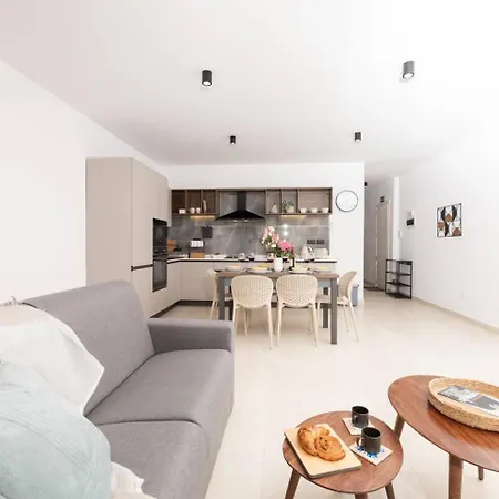 2bed Flat W Shared Heated Pool In Mlh By Homely! アパート メーリッハ