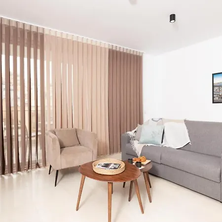 2bed Flat W Shared Heated Pool In Mlh By Homely! アパート メーリッハ