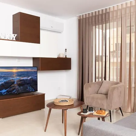 2bed Flat W Shared Heated Pool In Mlh By Homely! メーリッハ