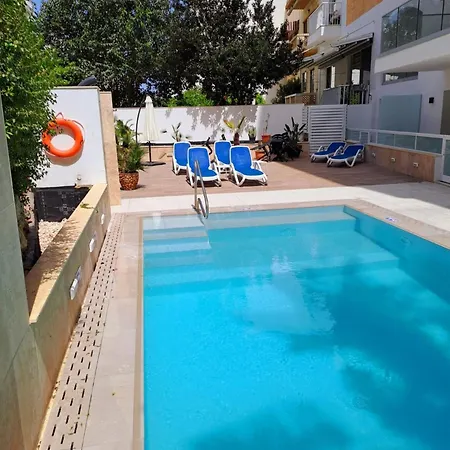 2bed Flat W Shared Heated Pool In Mlh By Homely!