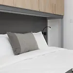 2bed Flat W Shared Heated Pool In Mlh By Homely! Apartment *