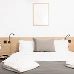 2bed Flat W Shared Heated Pool In Mlh By Homely!