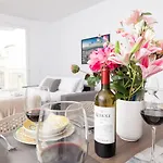 2bed Flat W Shared Heated Pool In Mlh By Homely! Apartment *