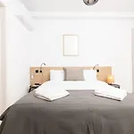 Apartment 2bed Flat W Shared Heated Pool In Mlh By Homely!