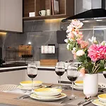 Apartment 2bed Flat W Shared Heated Pool In Mlh By Homely!