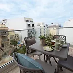 2bed Flat W Shared Heated Pool In Mlh By Homely! Apartment