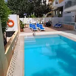 2bed Flat W Shared Heated Pool In Mlh By Homely!