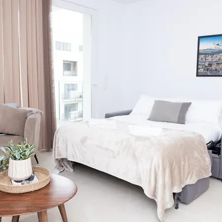 2bed Flat W Shared Heated Pool In Mlh By Homely! *