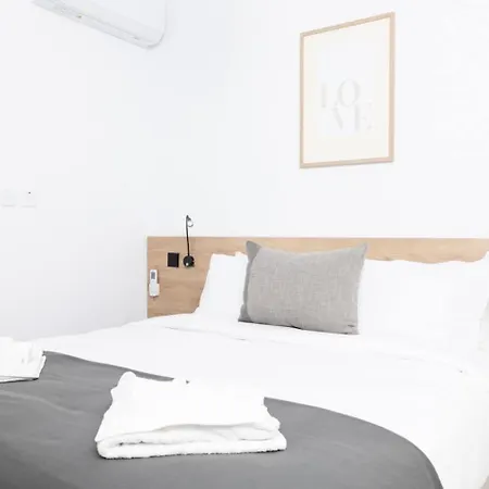 2bed Flat W Shared Heated Pool In Mlh By Homely! *