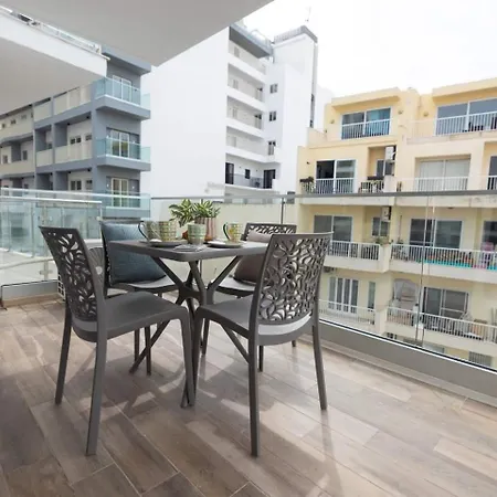 Apartment 2bed Flat W Shared Heated Pool In Mlh By Homely!