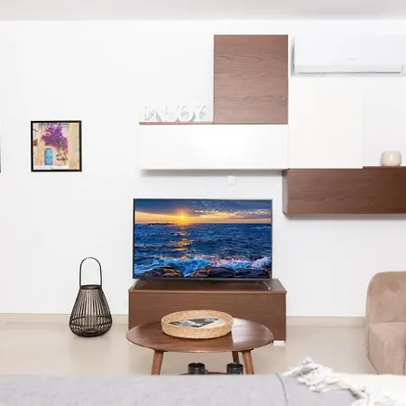 2bed Flat W Shared Heated Pool In Mlh By Homely! Daire