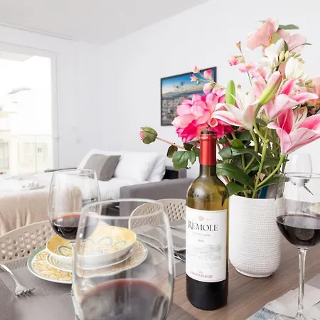 2bed Flat W Shared Heated Pool In Mlh By Homely! Apartment *