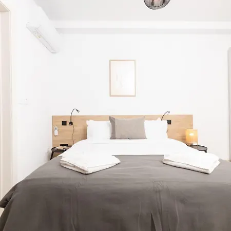 Apartment 2bed Flat W Shared Heated Pool In Mlh By Homely!