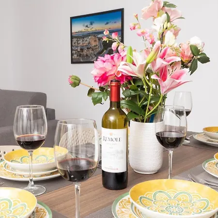 2bed Flat W Shared Heated Pool In Mlh By Homely! Apartment