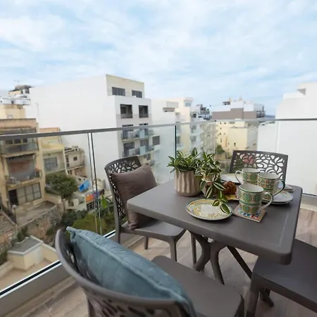 2bed Flat W Shared Heated Pool In Mlh By Homely! Daire