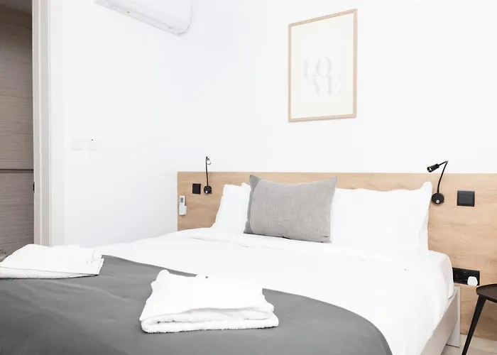 2bed Flat W Shared Heated Pool In Mlh By Homely! *