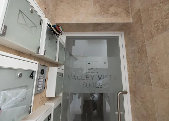 2bed Flat W Shared Heated Pool In Mlh By Homely! *