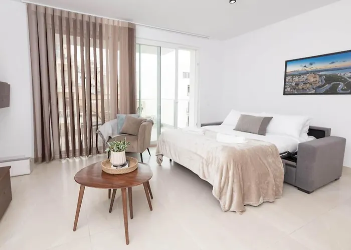 2bed Flat W Shared Heated Pool In Mlh By Homely!