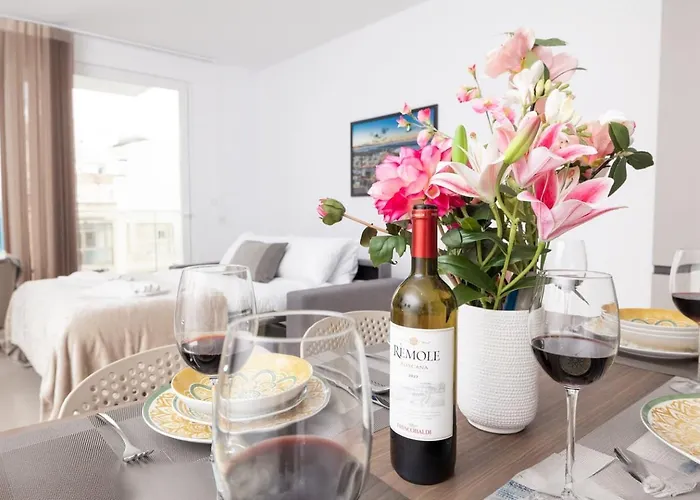 2bed Flat W Shared Heated Pool In Mlh By Homely! Διαμέρισμα *