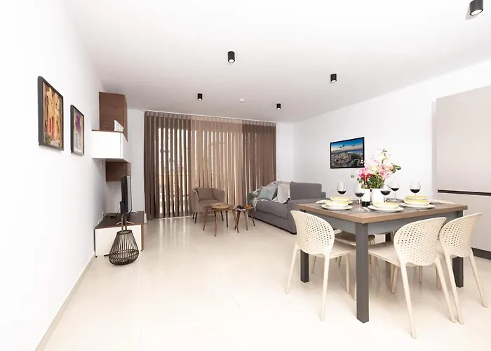 Διαμέρισμα 2bed Flat W Shared Heated Pool In Mlh By Homely!